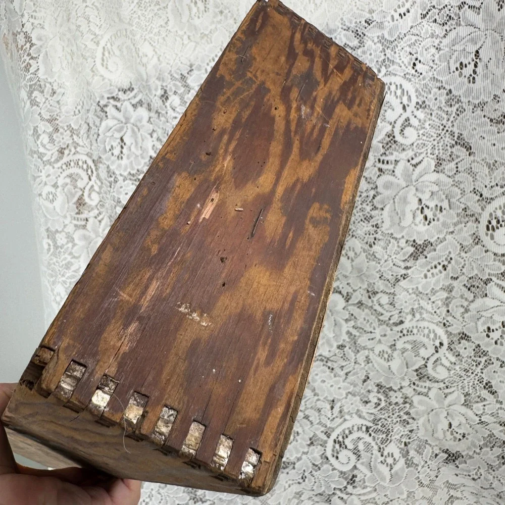N/A vintage primitive